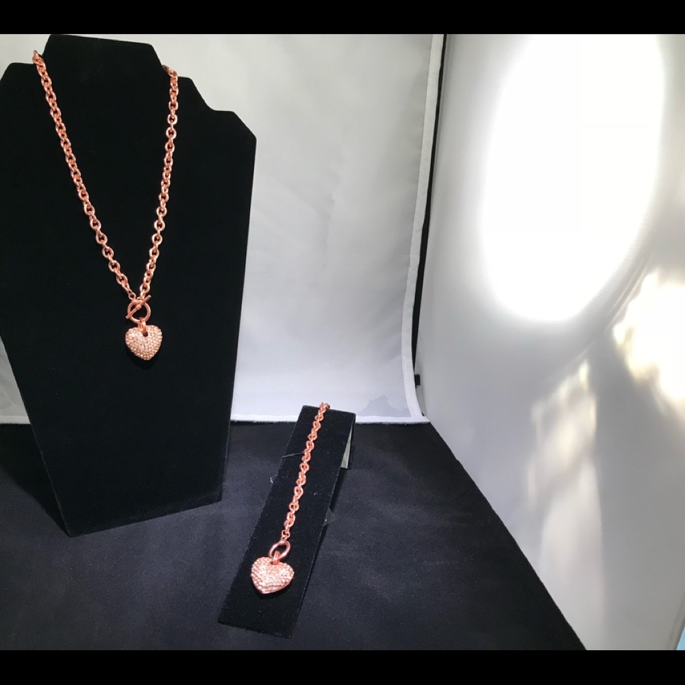 Necklace and bracelet set